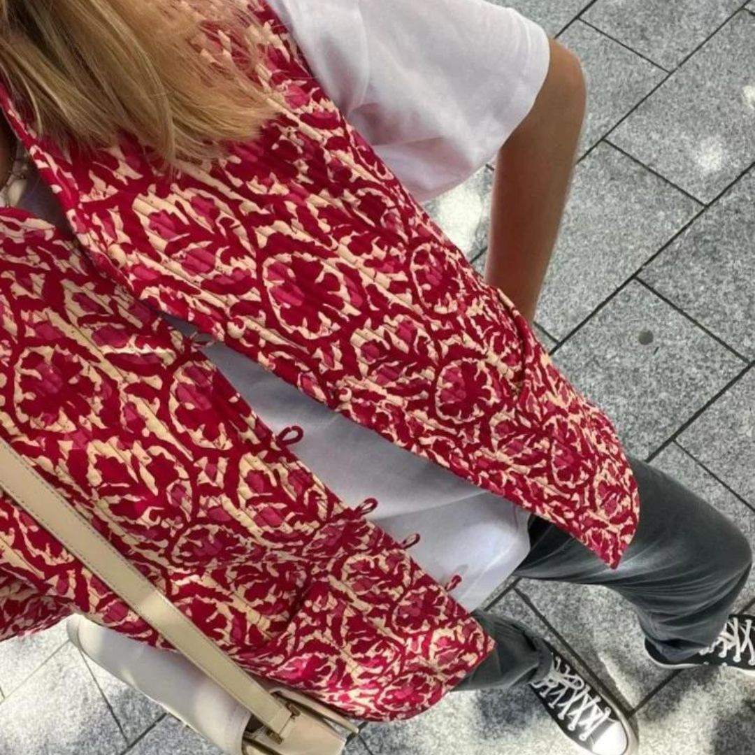 Women's - Floral Quilted Waistcoat - Stylish & Comfortable - Perfect Layering Piece for Any Outfit