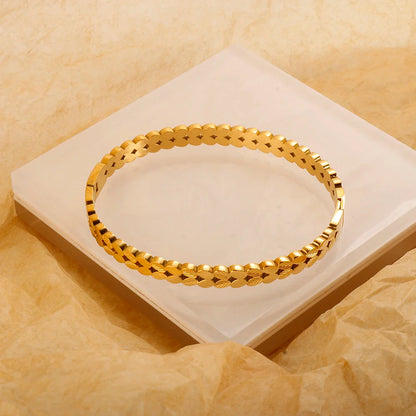 Elegant Leaf-Inspired Bangle Bracelet